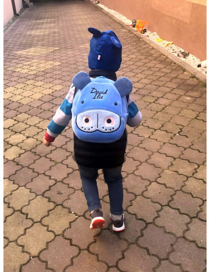 Ghiozdan personalizat baietel Hipo 2