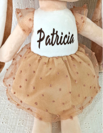 Papusa personalizata fetita Iepuras Bej cu fustita